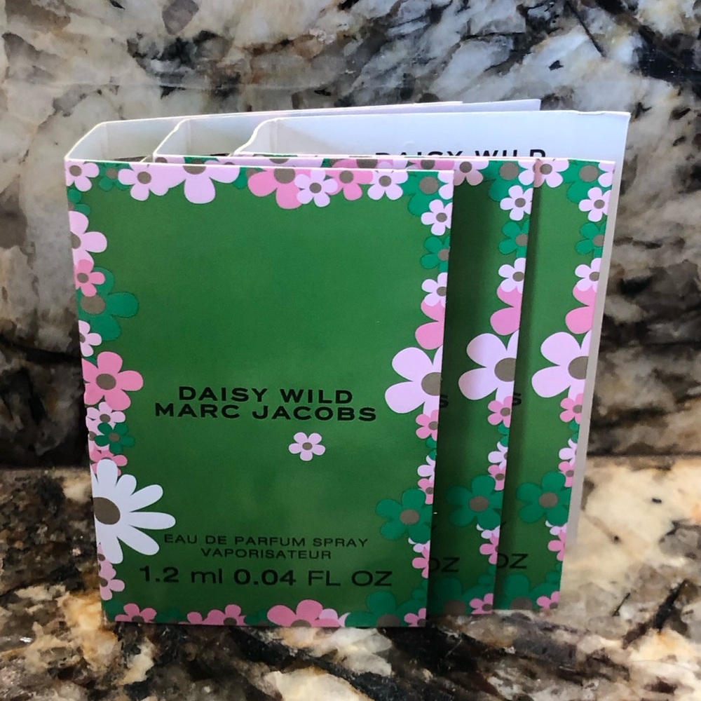 Set of 3 Daisy Wild Marc Jacobs Sample Vial Spray Card Bundle